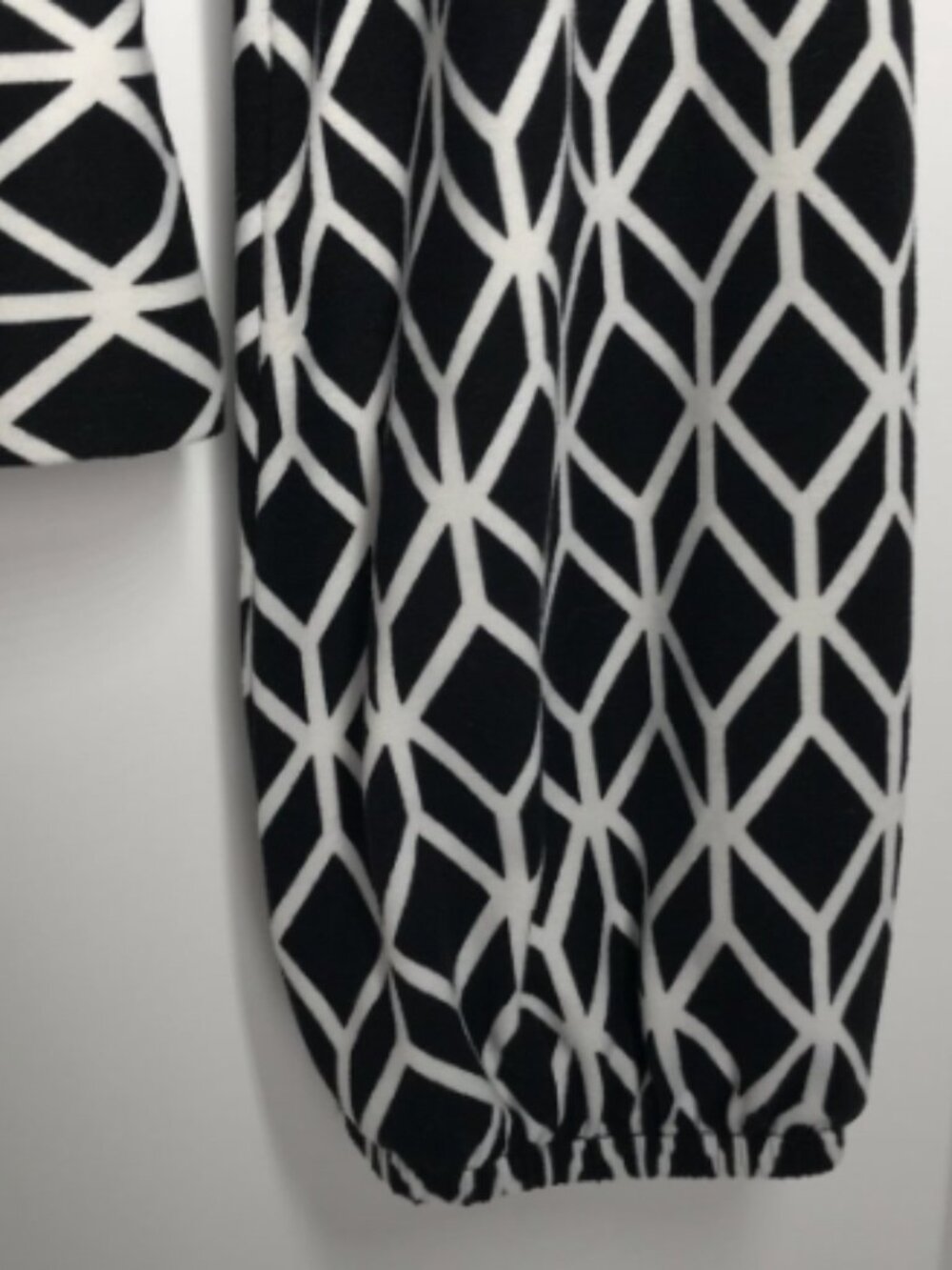 Women's L/S Top | Black/White Geometric & Side Tie - Picture 5 of 8
